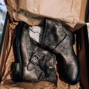 NEW IN BOX Metallic Frye Veronica Boots